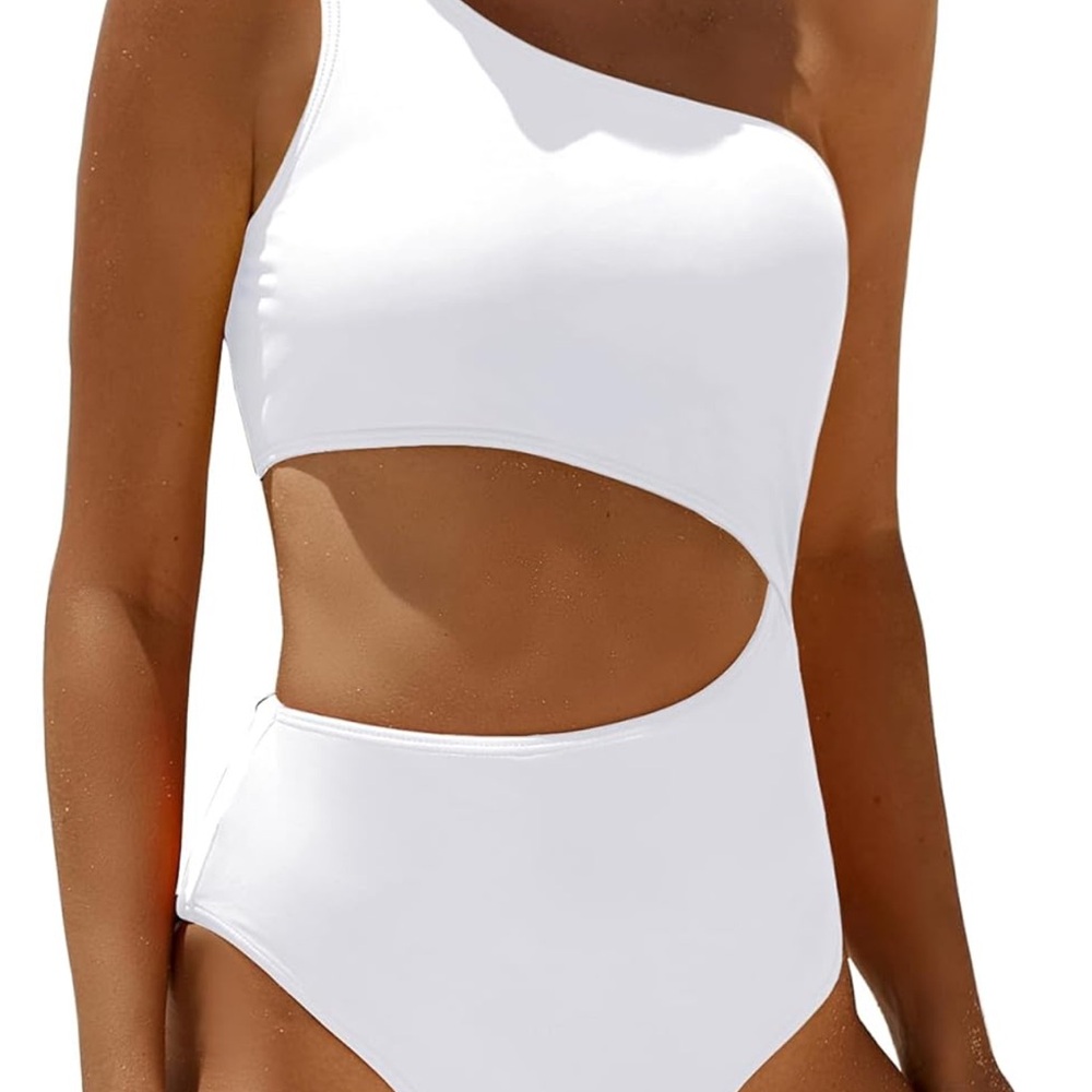 Elegant White One-Shoulder Swimsuit